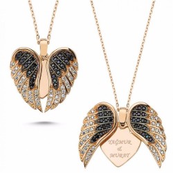 قلادة الفراشة المجنحة