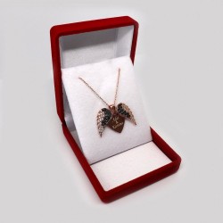 قلادة الفراشة المجنحة